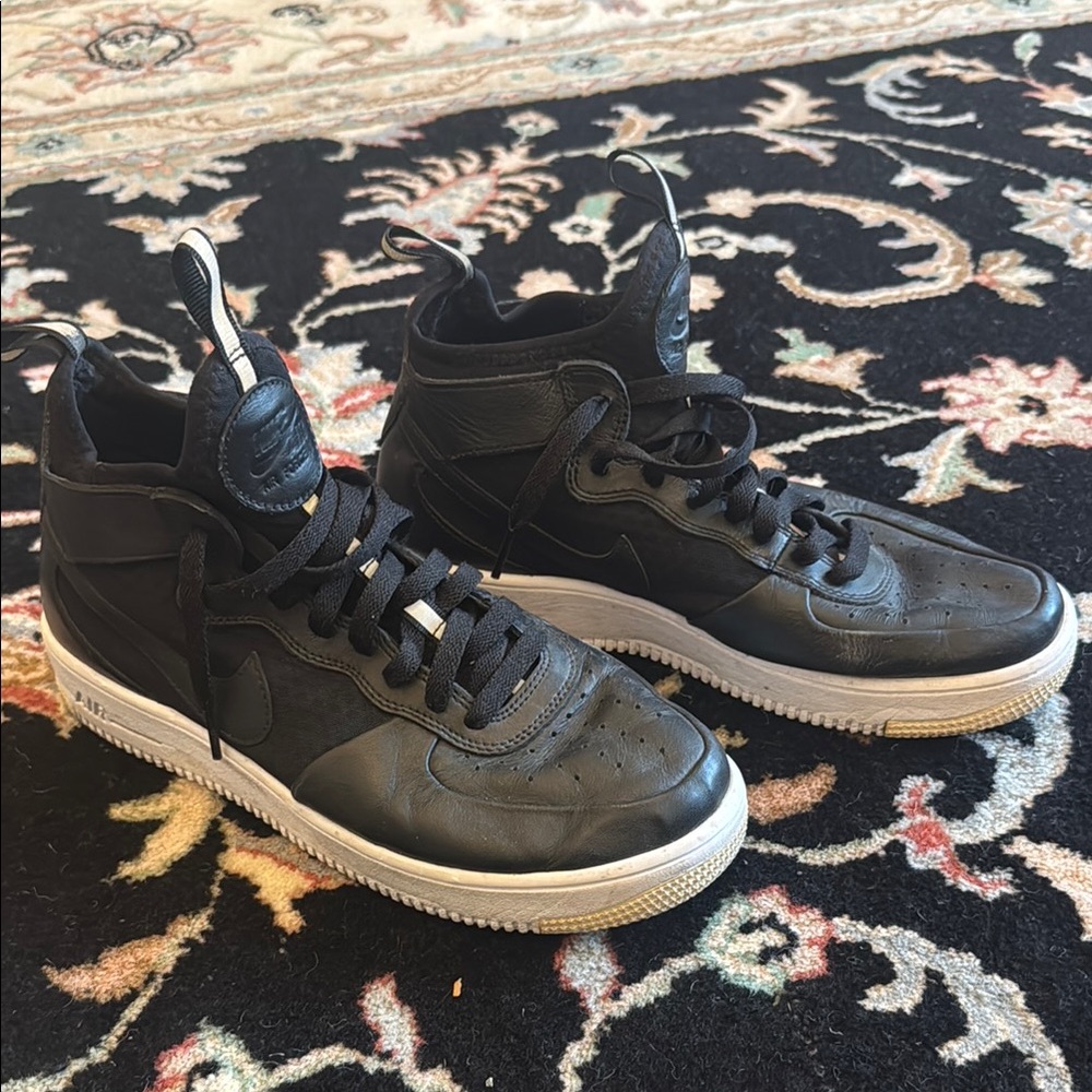 Nike Black High-Top Sneakers Classic Design